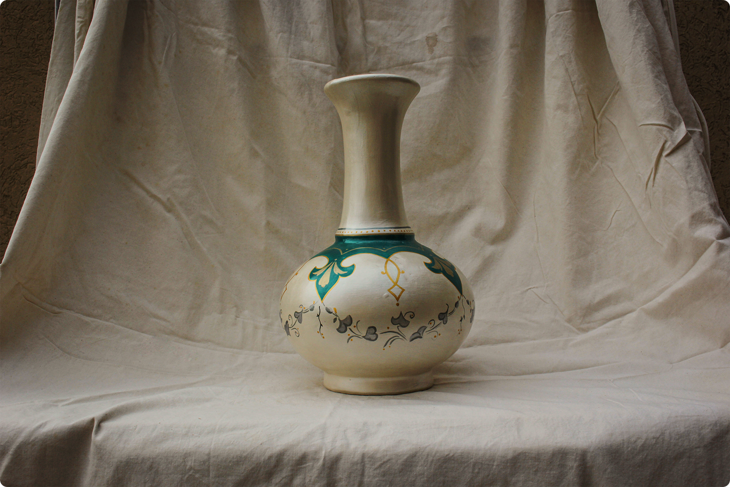 Emerald Leaf Motif - Hand-Painted Vase - Image 2