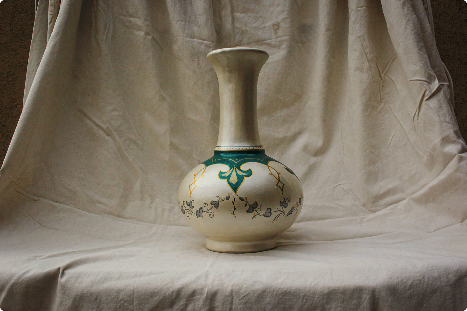Emerald Leaf Motif - Hand-Painted Vase - Image 4